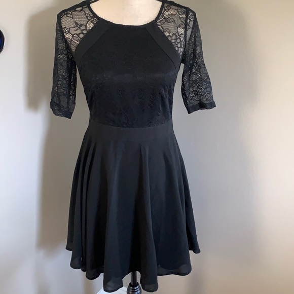 Romeo & Juliet Couture Dresses & Skirts - Romeo & Juliet dress lace